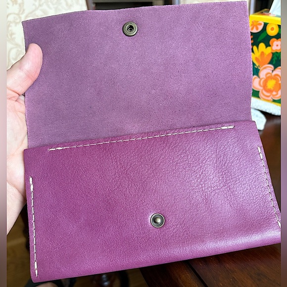 Portland Leather Purple rancher wallet EUC - Picture 3 of 10